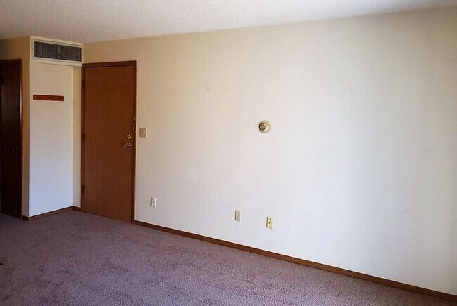 Building Photo - $900 | 1 Bedroom, 1 Bathroom Condo | No Pets | Available for August 1st, 2026 Move In!