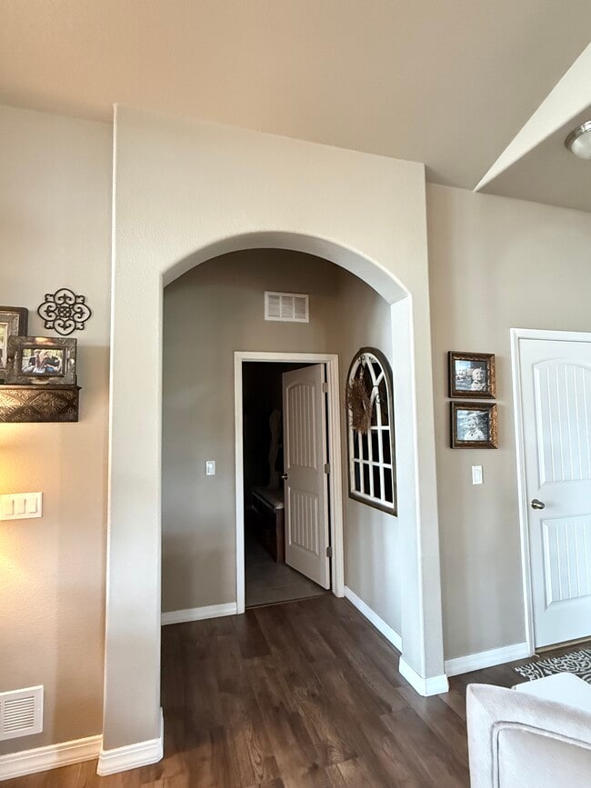 Foto del edificio - 5491 Paddington Creek Pl
