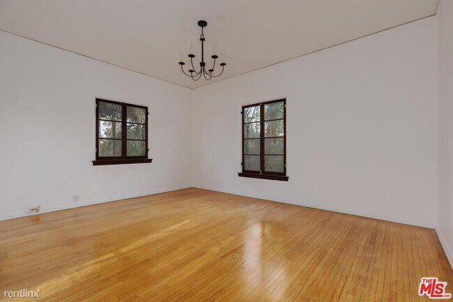 Building Photo - 3 br, 2 bath Condo - 464 N Orange Dr