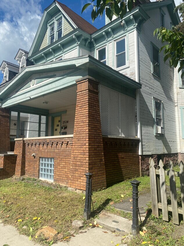 Primary Photo - 2526 Broad Ave