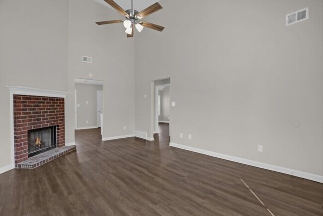 Building Photo - Charming 2 Bed, 2 Bath Home with Fireplace...