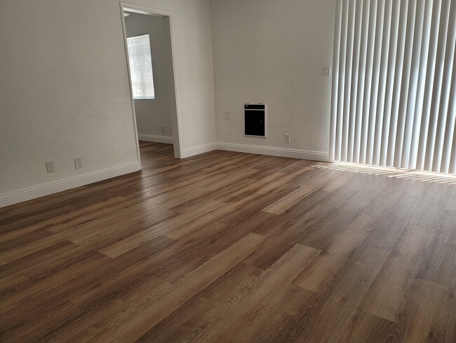 Foto del edificio - 1722 S Barrington Ave
