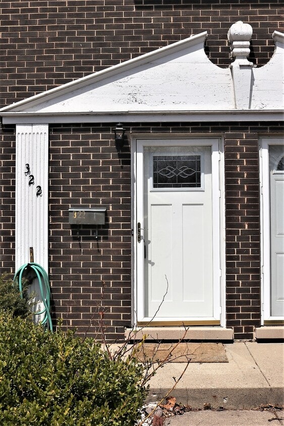 Primary Photo - 322 Skokie Ct