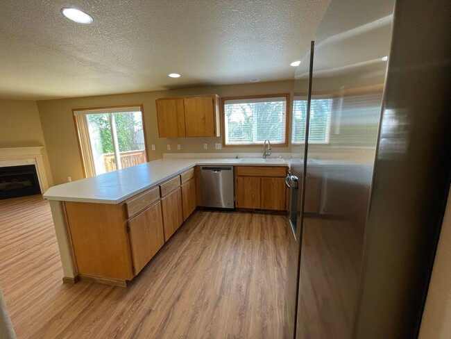 Foto del edificio - 4-Bedroom Home in Bethany!