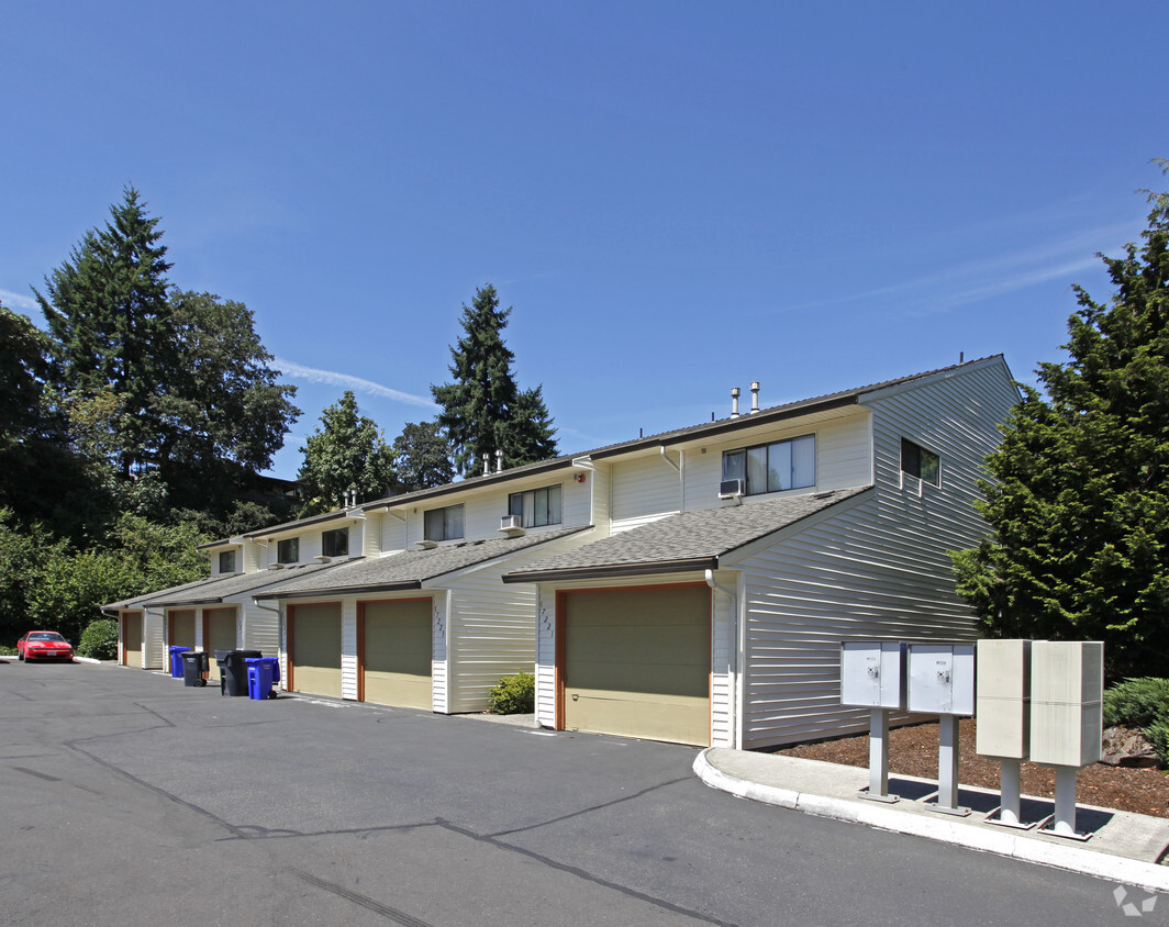 Primary Photo - Los Verdes Townhomes
