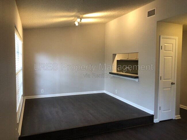 Foto del edificio - 1406 Northlake Dr