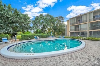 Building Photo - 3900 N Hills Dr