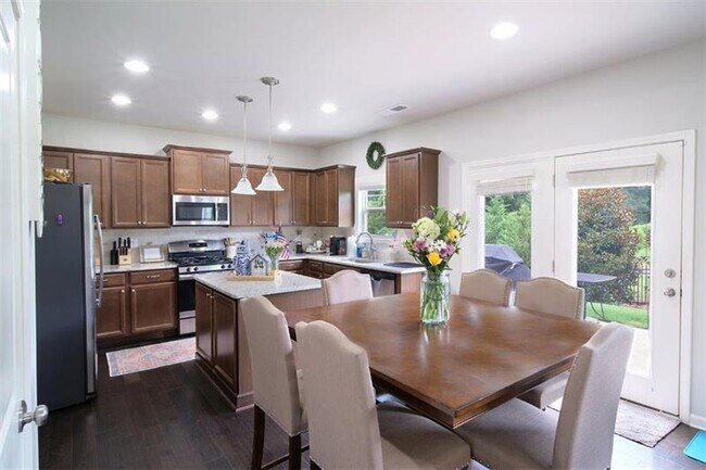 Building Photo - 4140 Pleasant Woods Dr