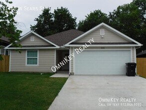 Building Photo - 1406 W Sears St