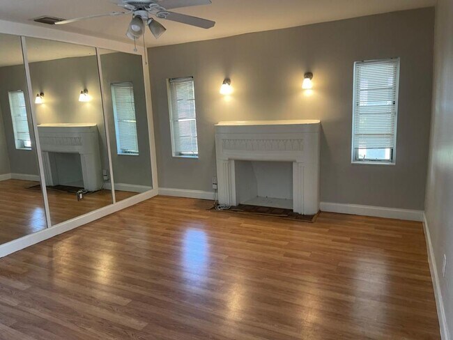 Foto del edificio - 8000 NE 8th Ct