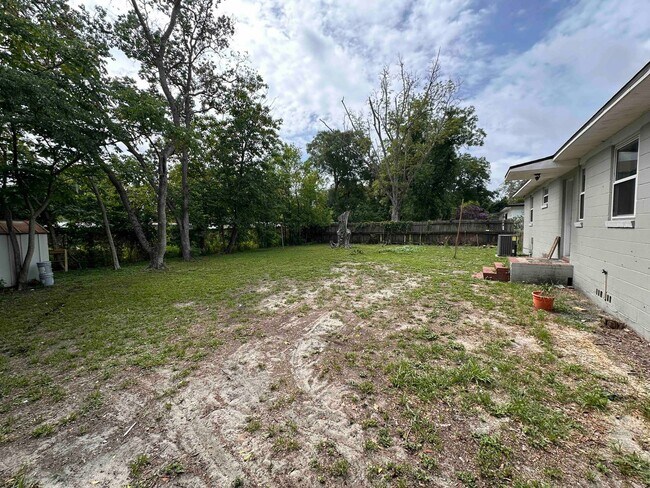Foto del edificio - 3 Bedrooms 2 Bathroom Great Block Home