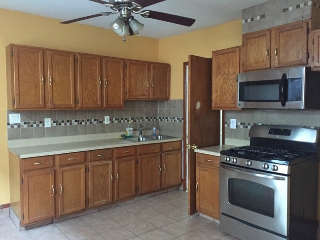 Building Photo - 355 Leon Ave