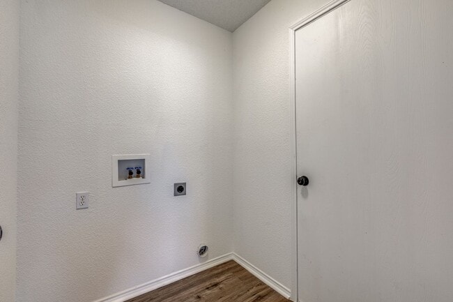 Building Photo - 8084 Cannonwood Dr