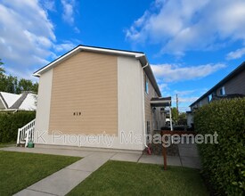 Building Photo - 819 6th Ave S