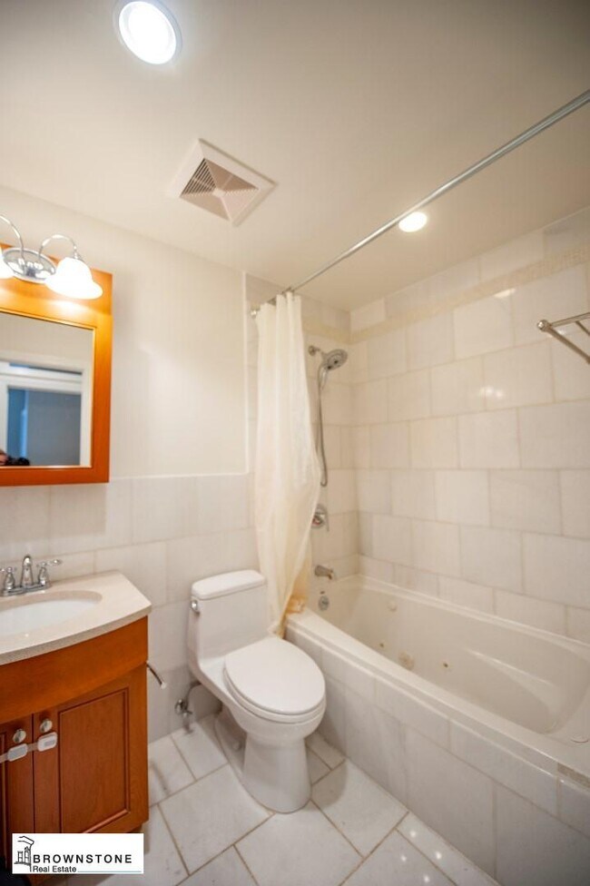 Foto del edificio - 3 bedroom in BROOKLYN NY 11215