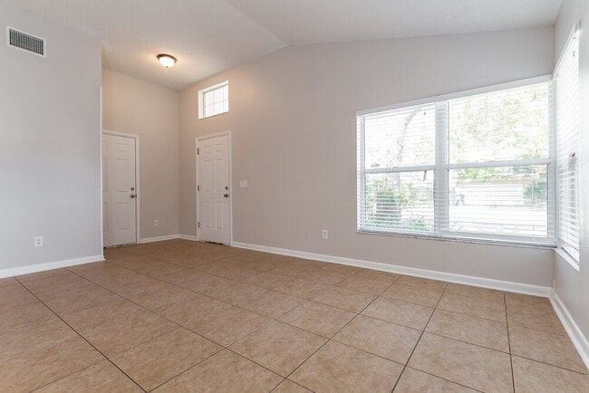 Building Photo - 1096 Manigan Ave