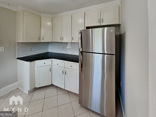 Building Photo - 1337 S Hairston Rd