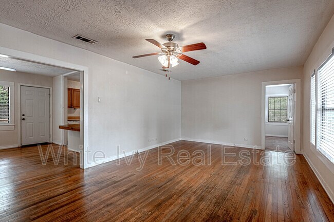 Foto del edificio - 2538 Sycamore Ave
