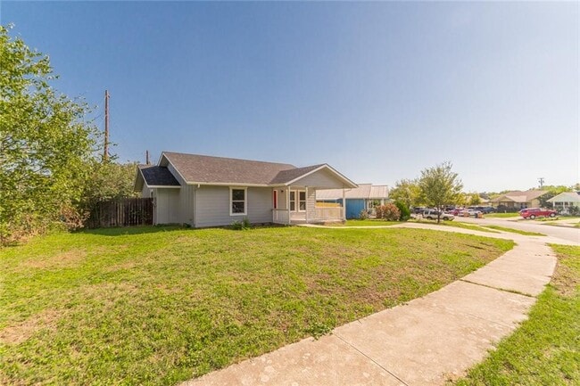 Building Photo - 2400 Towbridge Cir