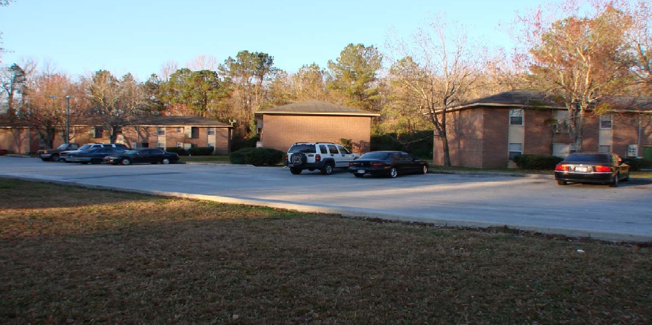 Primary Photo - The Country Club Apartments