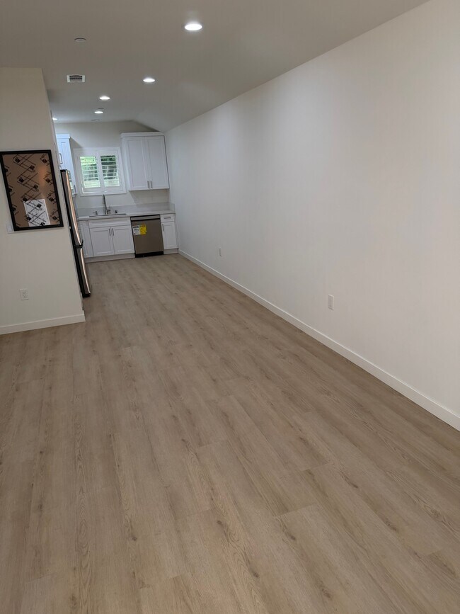 Entrance - 15030 Hesby St