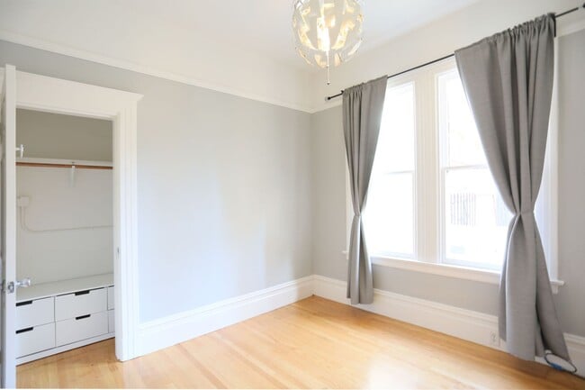 Building Photo - Bright and Spacious 3BR/1BA apartment in t...