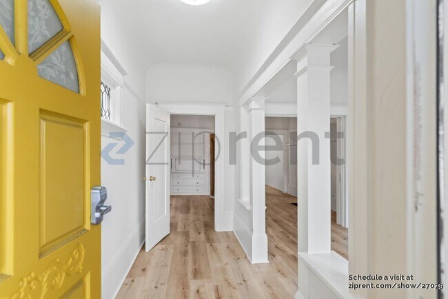 Building Photo - 836 7th Ave