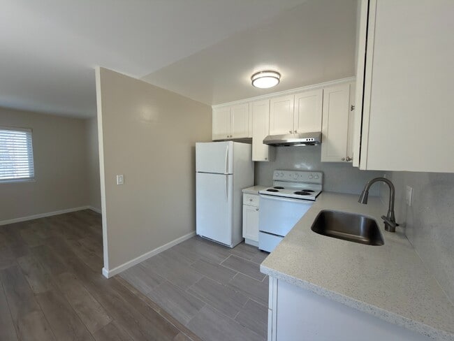Building Photo - 1568 Hollenbeck Ave