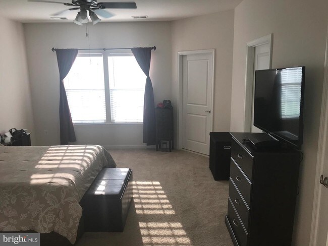 Foto del edificio - 12690 Lakeside Ct