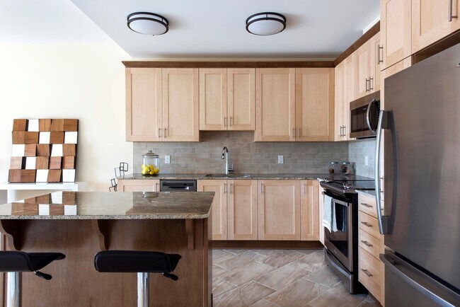 Photo du bâtiment - 1 Bedroom + Office with Terrace | Lepine Apartments