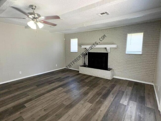 Building Photo - 3041 SW 40th Pl