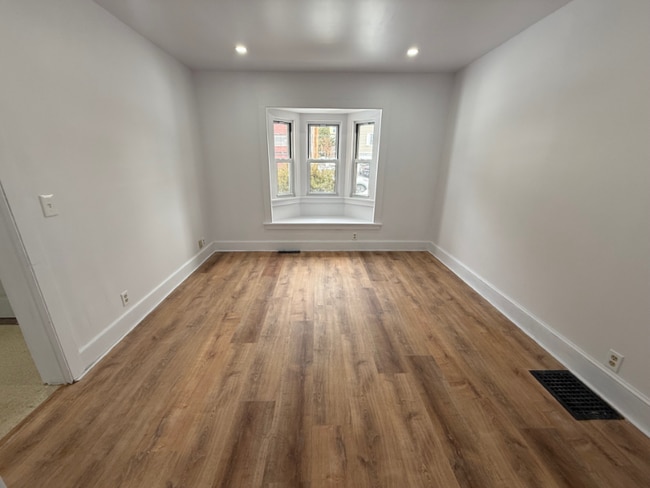 Foto del edificio - 114 Hawthorne Ave