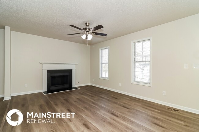 Building Photo - 211 Hampton Dr