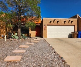 Building Photo - 2082 Pinecone Way