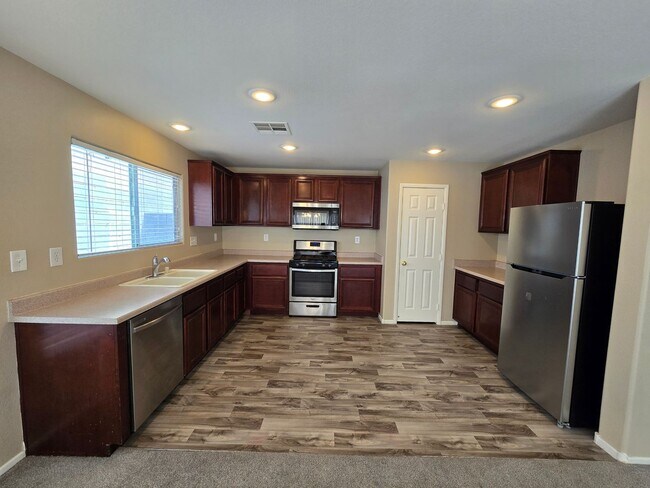 Foto del edificio - Single Family Home in Desirable SW near Du...