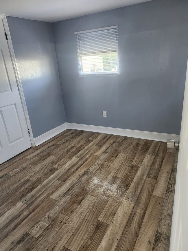 Building Photo - 1707 Reynolds Rd