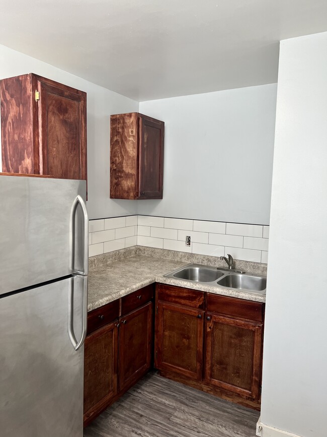 Full kitchen with Refrigerator and Stove - 3026 Folsom St