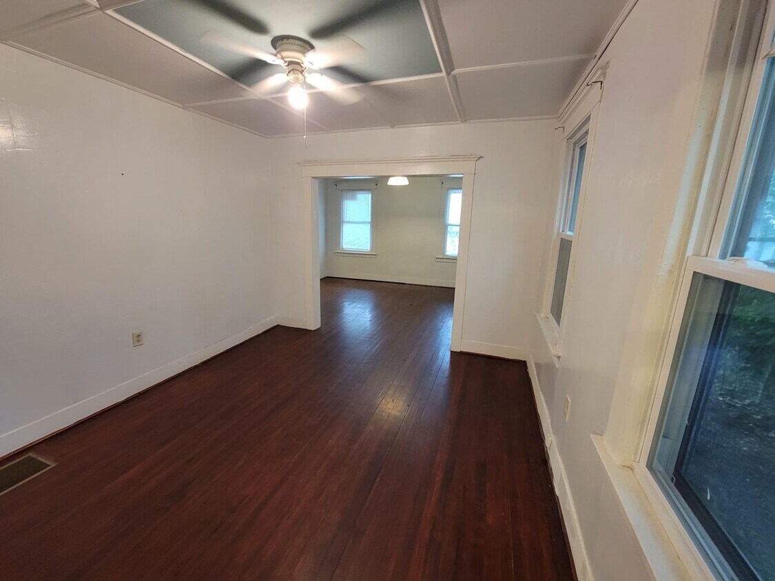 Primary Photo - 1700 State St