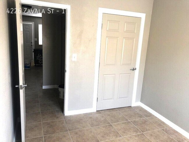 Building Photo - 4226 Zavala St