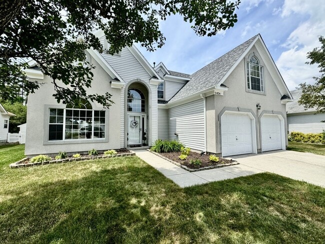 Building Photo - 4-Bedroom Home Castleton Ready 07-16-26! A Pet-Friendly Home - All Appliances - Fenced Yard - Exc...