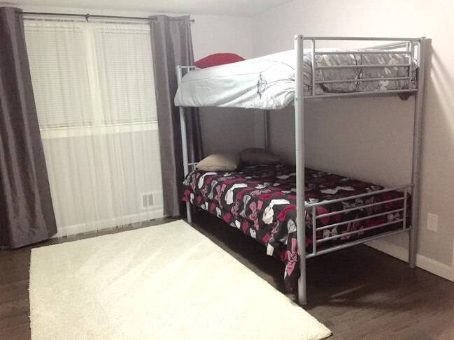 room for rent - 112 Eastern Way