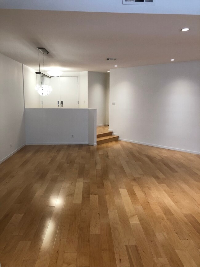 Building Photo - 11808 Dorothy St