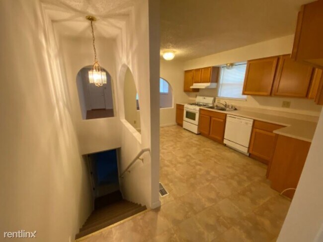 Building Photo - 2 br, 1 bath House - 2168 Tenbrook Rd