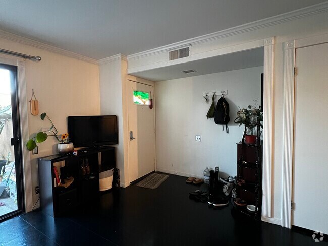 Building Photo - 25671 Le Parc