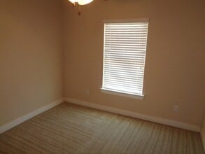 Building Photo - 106 Hillandale Ct