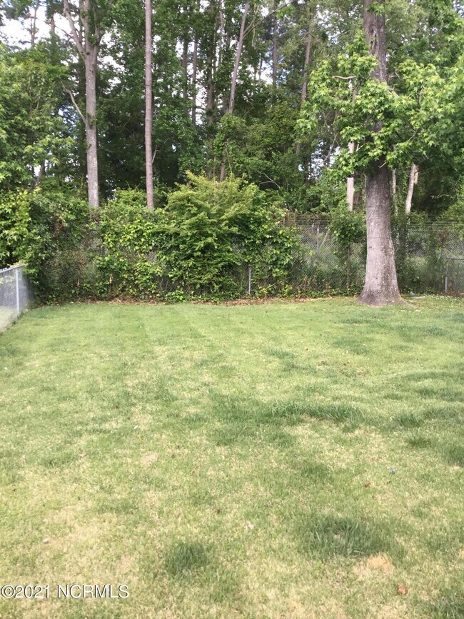 Building Photo - 2113 Rolling Ridge Dr