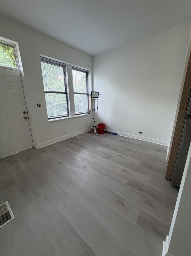 Foto del edificio - 4832 N Winthrop Ave
