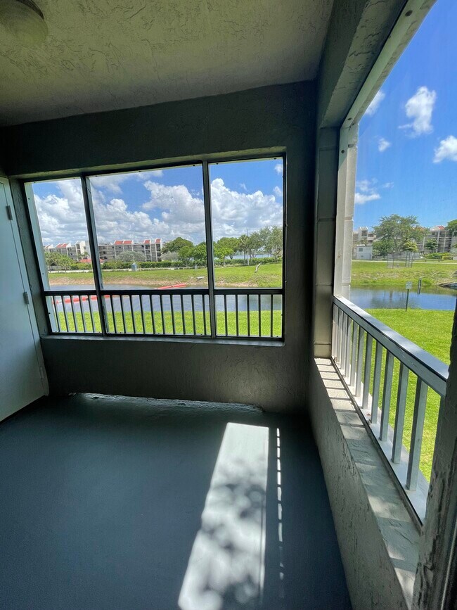 Screened in Balcony - 2841 N Oakland Forest Dr
