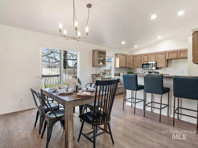 Building Photo - 238 S Neskowin Way