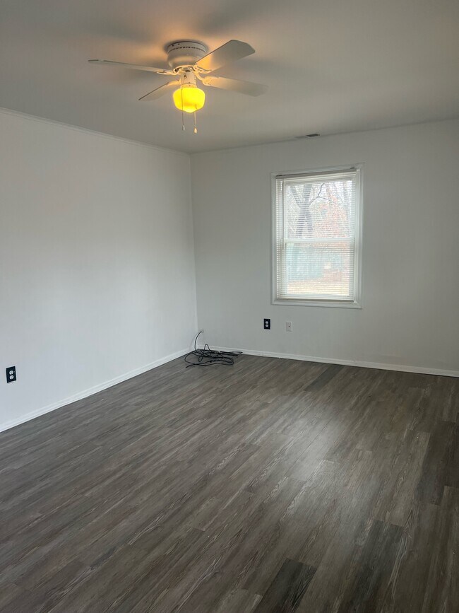 Building Photo - 609 N Stonestreet Ave